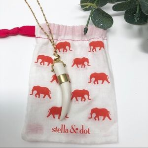 Stella & Dot Jewelry - Stella & Dot Sahara Horn Pendant Necklace Gold Stella & Dot Jewelry - Stella & Dot Sahara Horn Pendant Necklace Gold